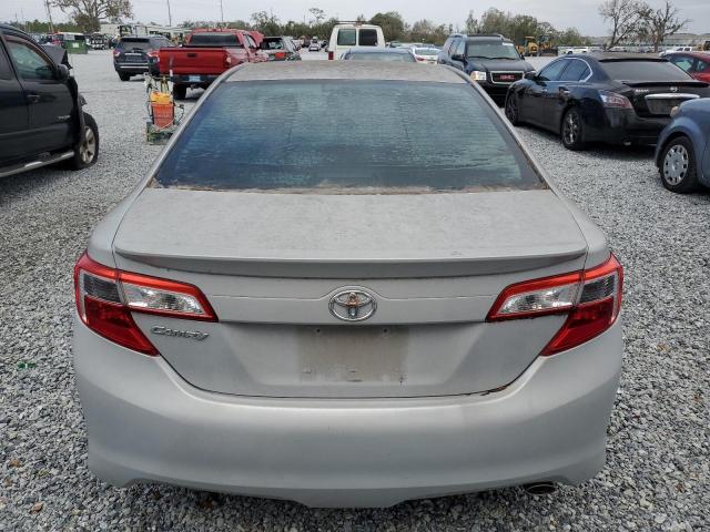  TOYOTA CAMRY 2014 Srebrny