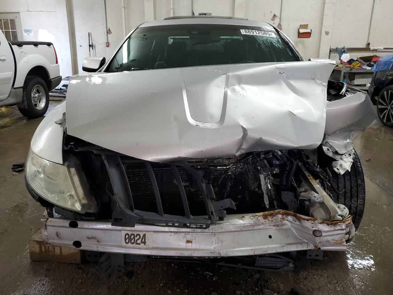 2010 Lincoln MKS - Image 5