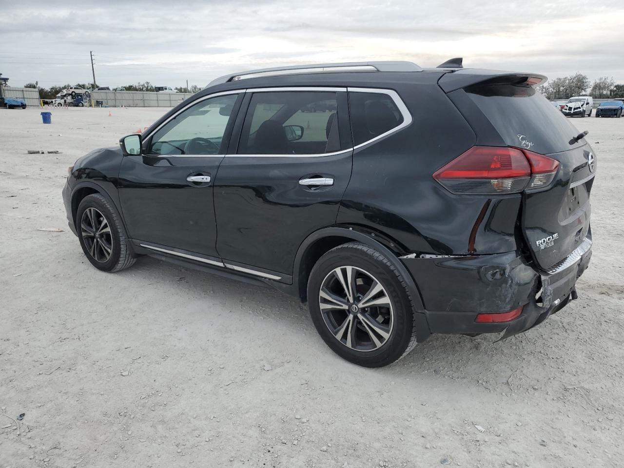 2018 Nissan Rogue - Image 2