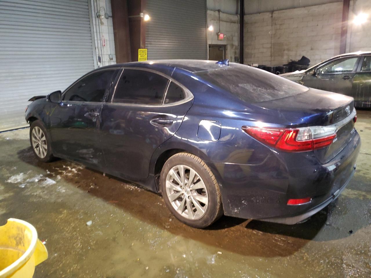 2016 Lexus ES - Image 2