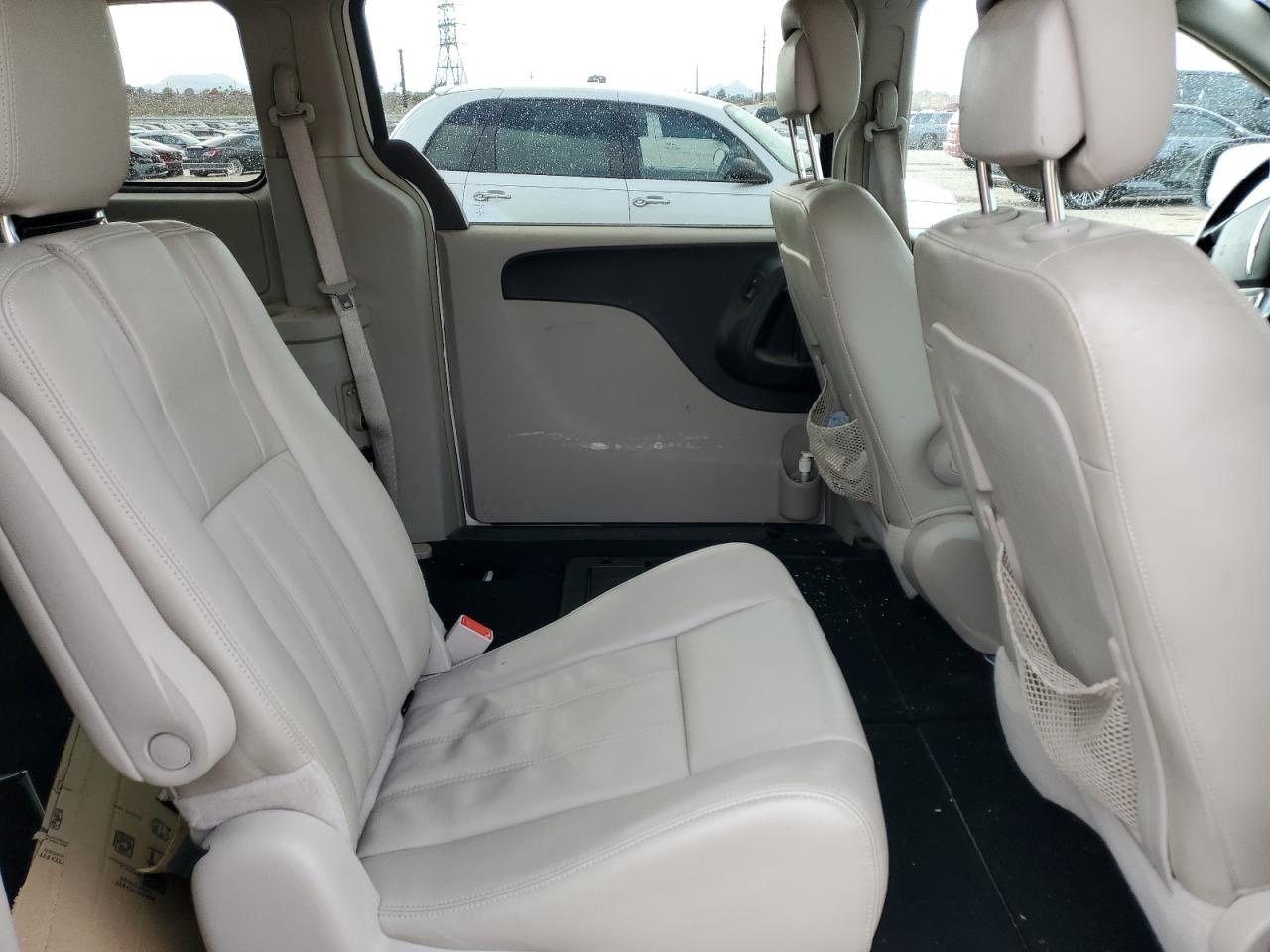 2013 Chrysler Town & Country - Image 11