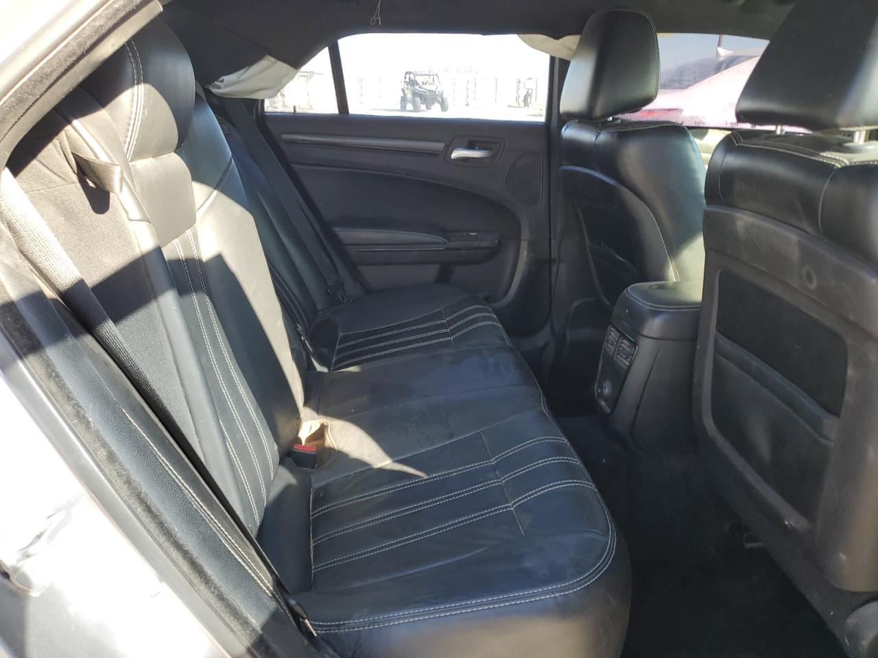 2014 Chrysler 300 - Image 10