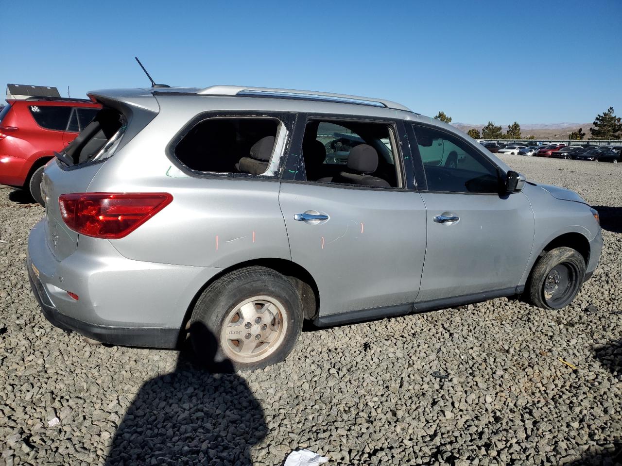 2017 Nissan Pathfinder - Image 3