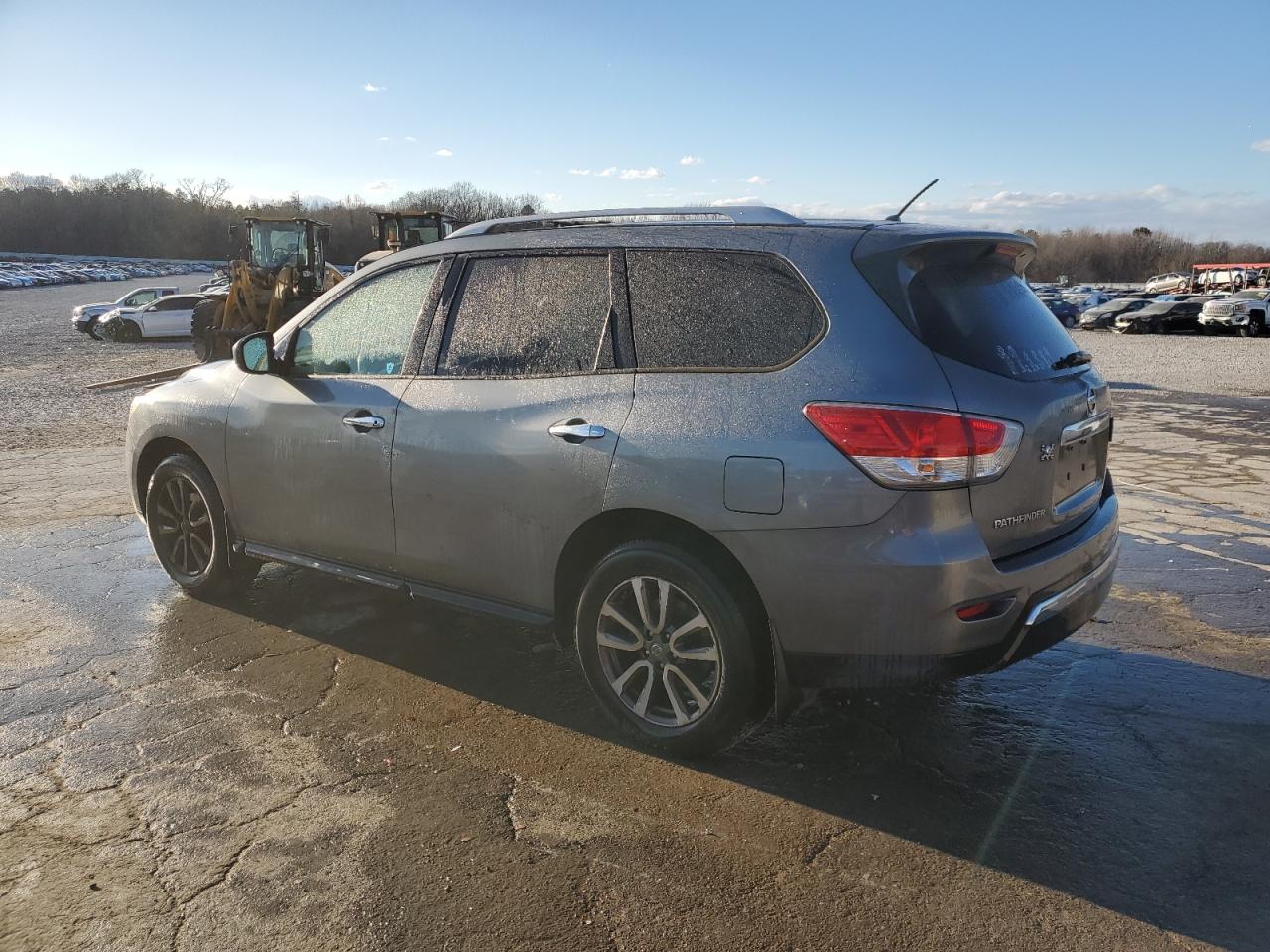 2015 Nissan Pathfinder - Image 2
