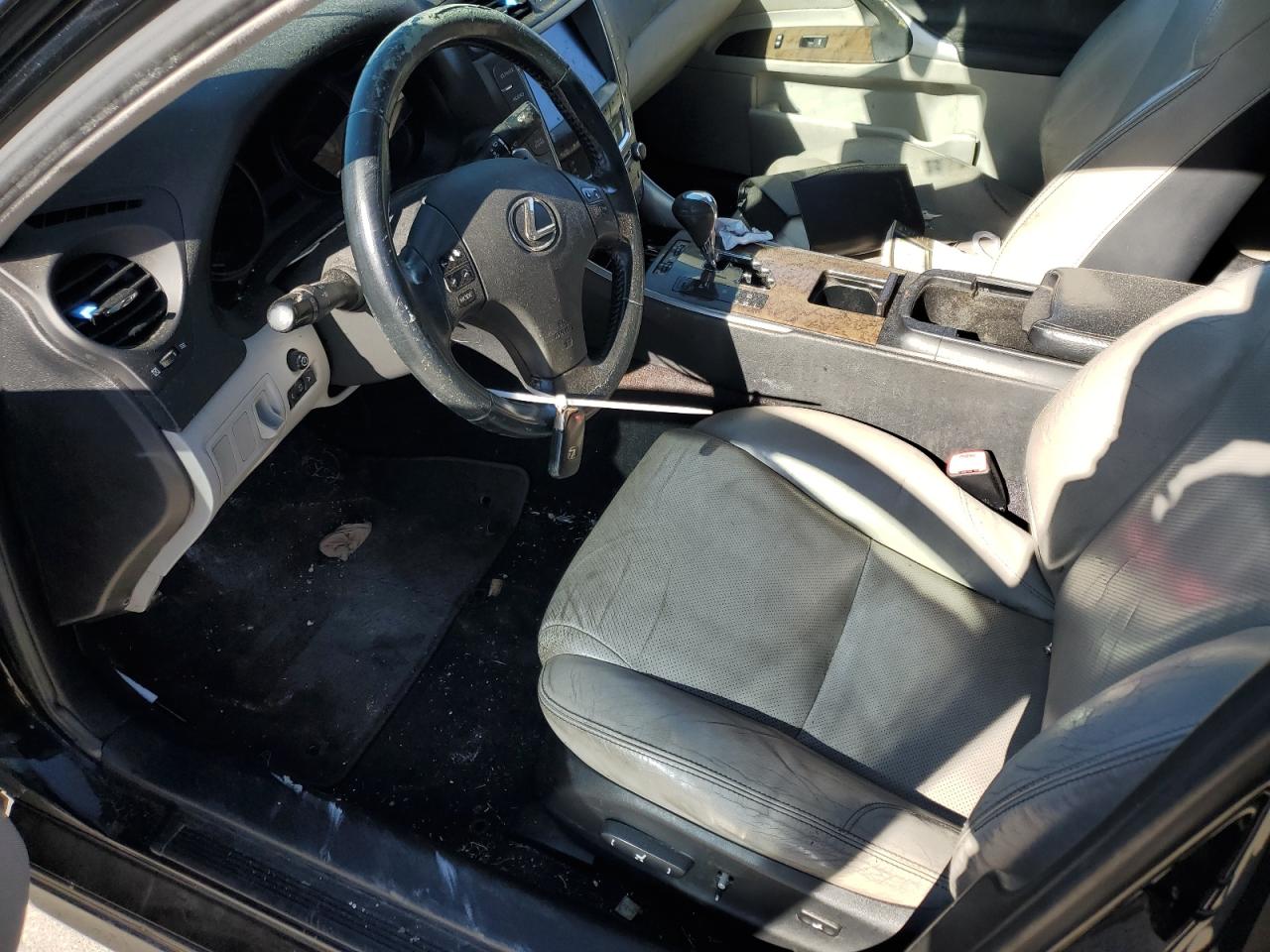 2010 Lexus IS - Image 7