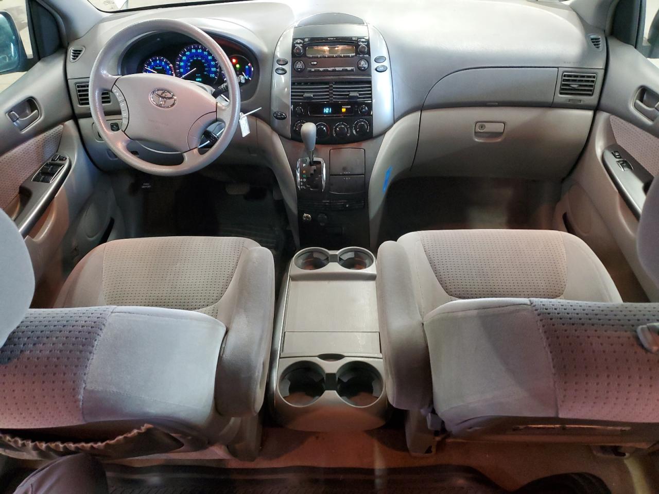 2006 Toyota Sienna - Image 8