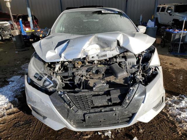  NISSAN VERSA 2021 Серебристый