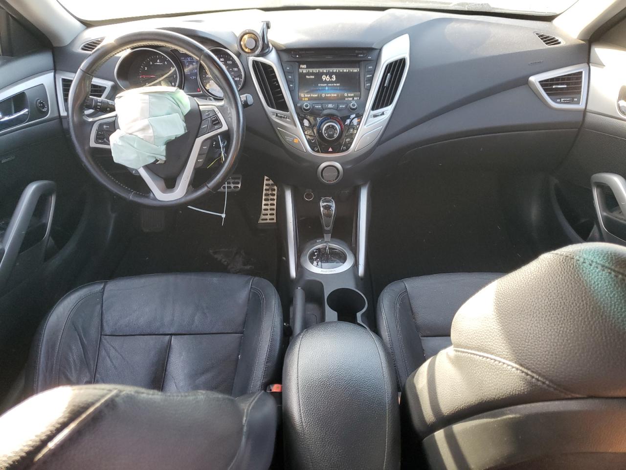 2015 Hyundai Veloster - Image 8