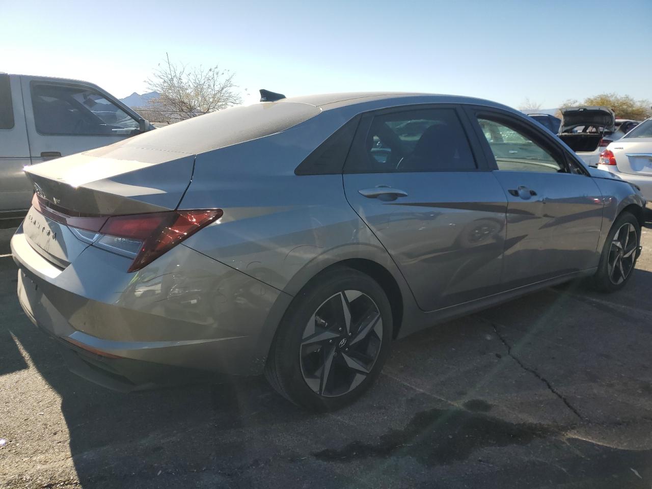 2023 Hyundai Elantra - Image 3