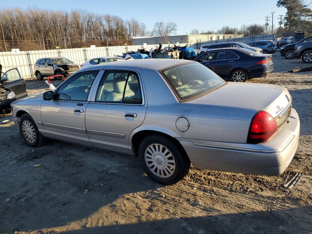 2007 Mercury Grand Marquis - Image 2