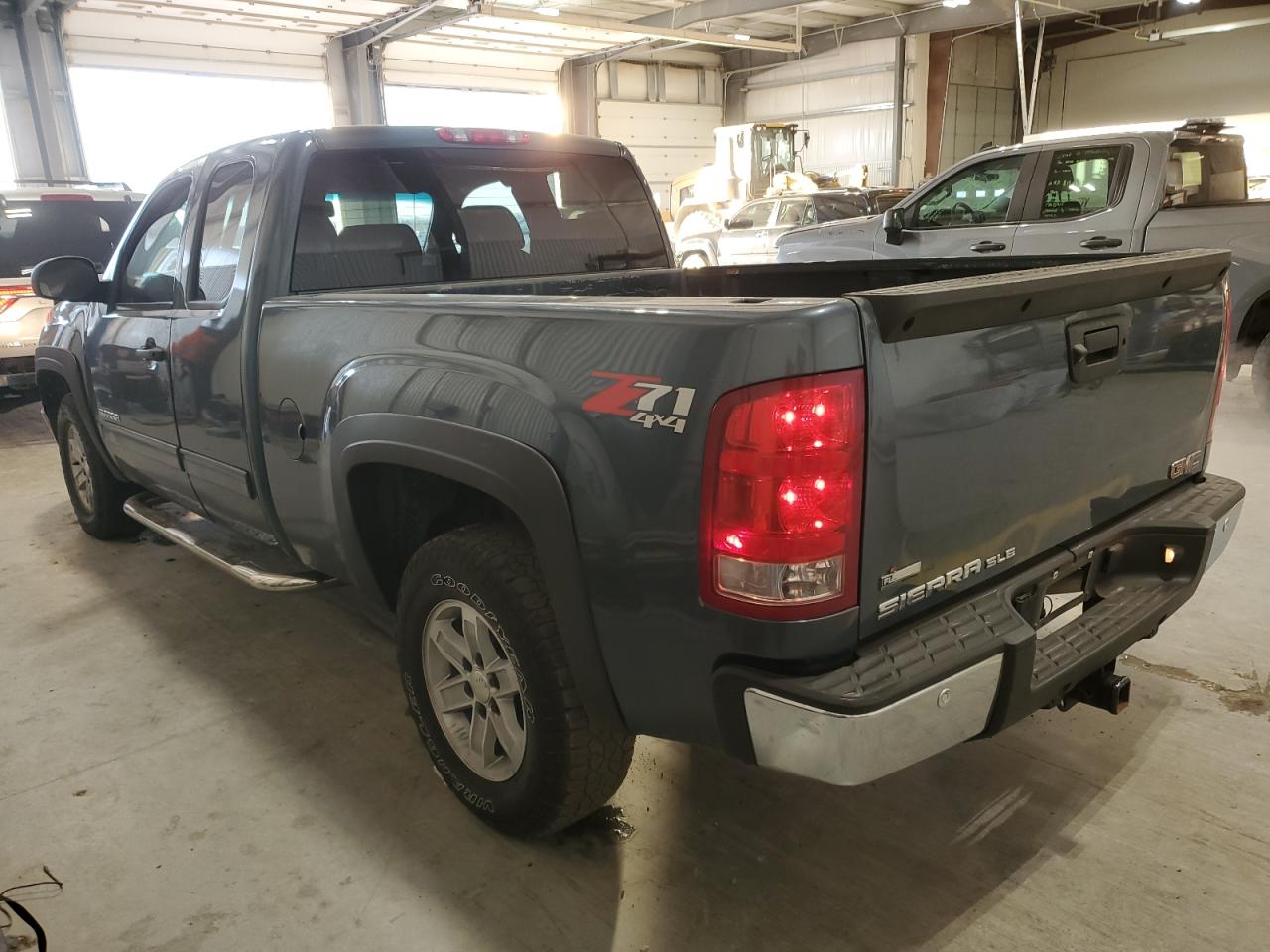 2010 GMC Sierra - Image 2