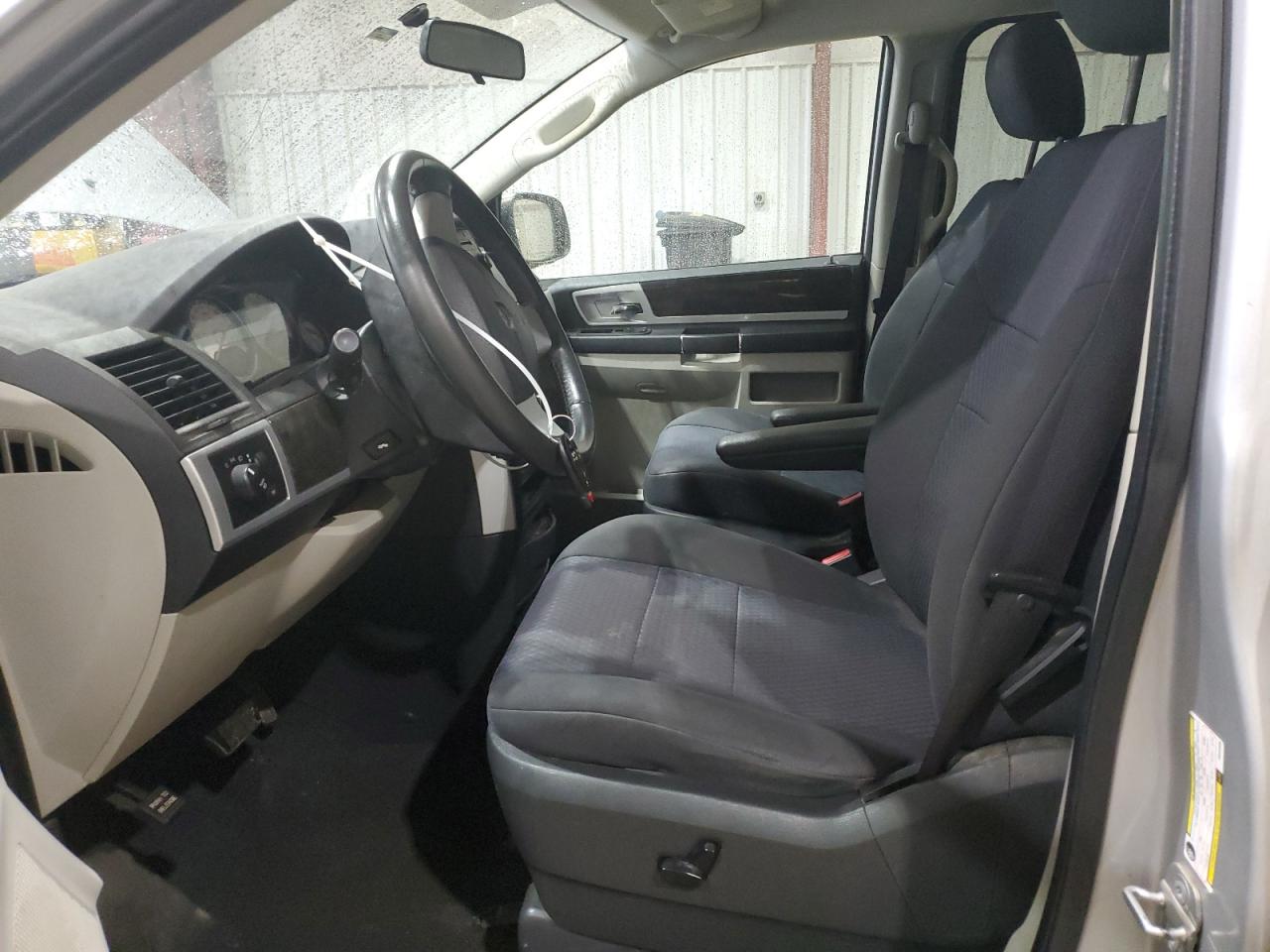 2010 Dodge Caravan - Image 7