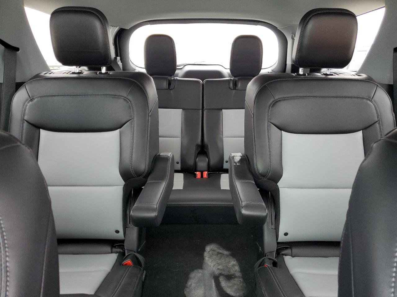 2023 Ford Explorer - Image 10
