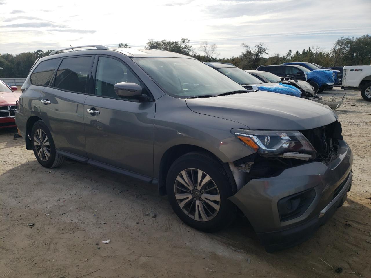 2018 Nissan Pathfinder - Image 4