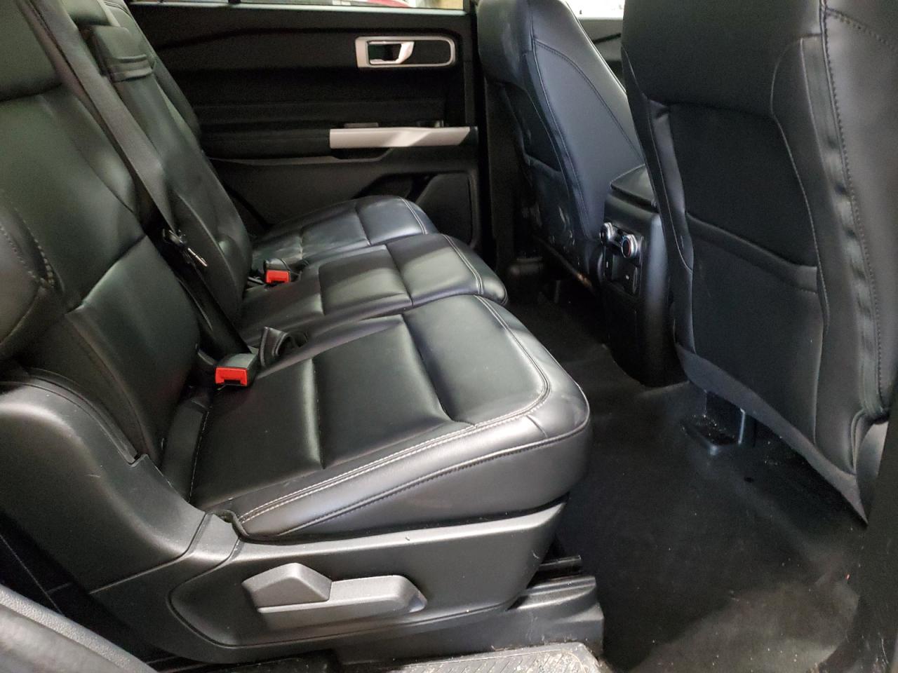 2023 Ford Explorer - Image 11