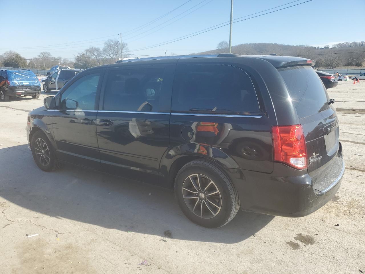 2017 Dodge Caravan - Image 2