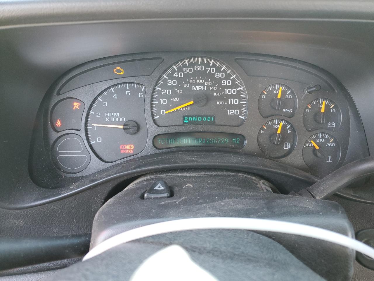 2004 Chevrolet Silverado - Image 9