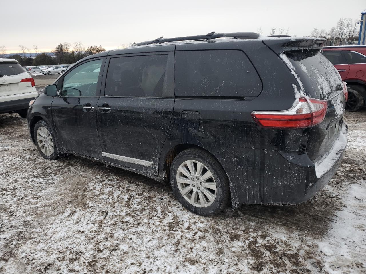2017 Toyota Sienna - Image 2