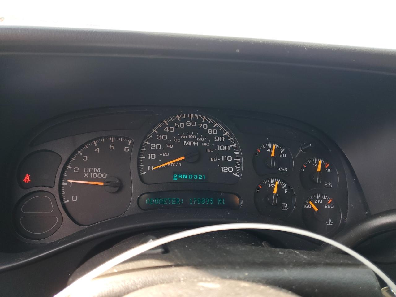 2004 Chevrolet Silverado - Image 9