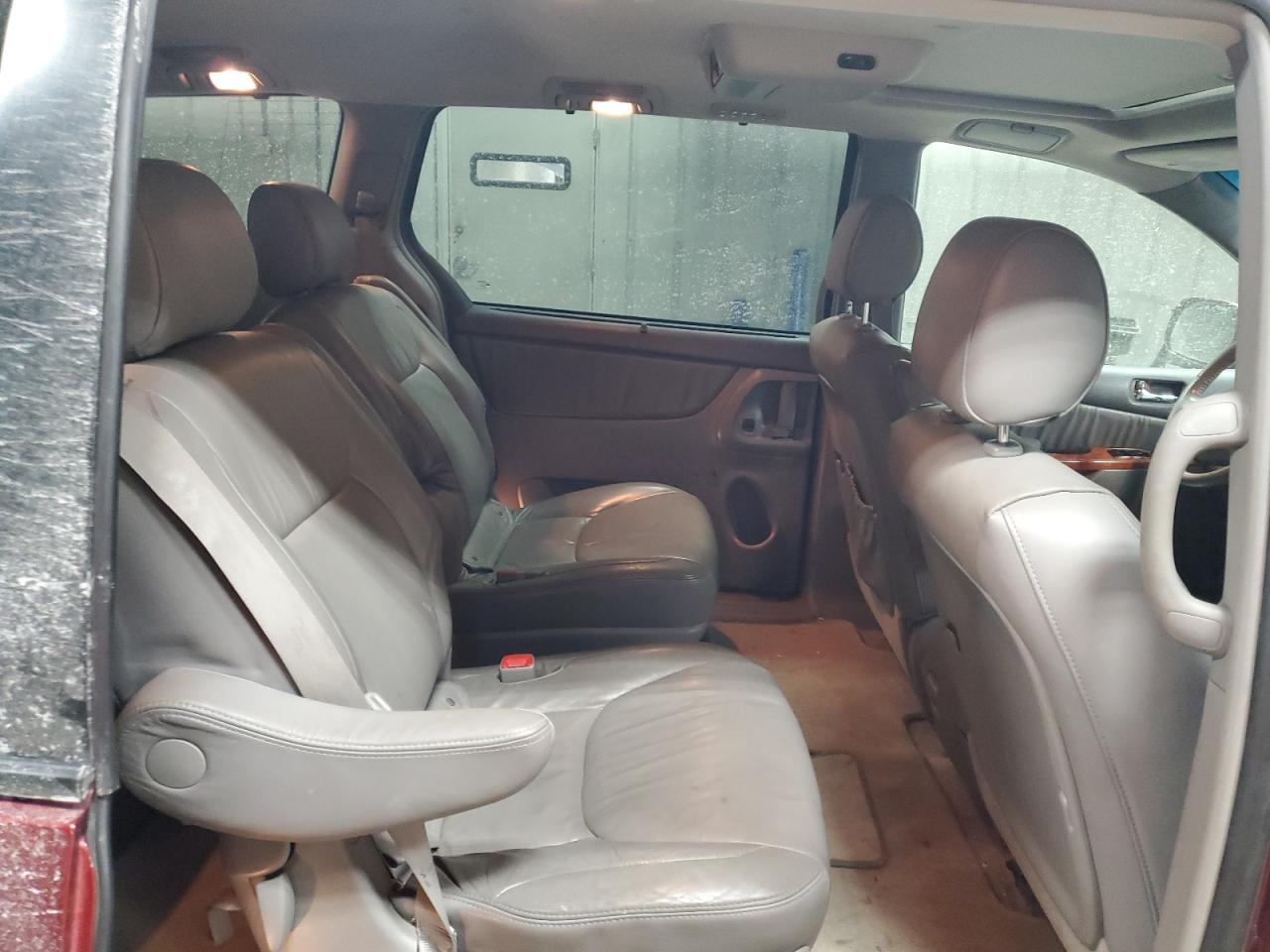 2008 Toyota Sienna - Image 11