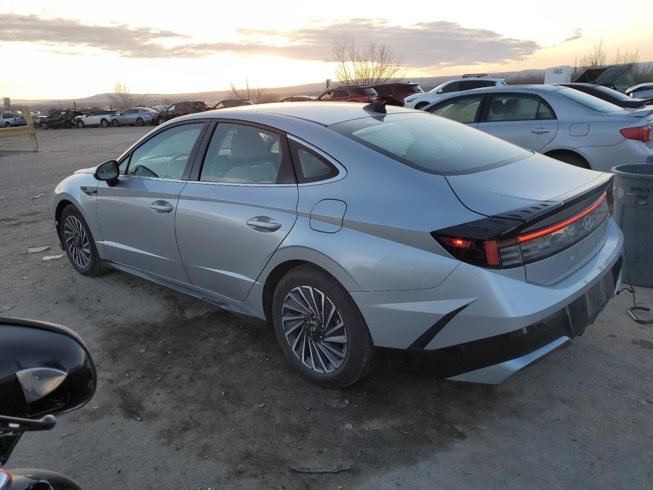 2024 Hyundai Sonata - Image 2