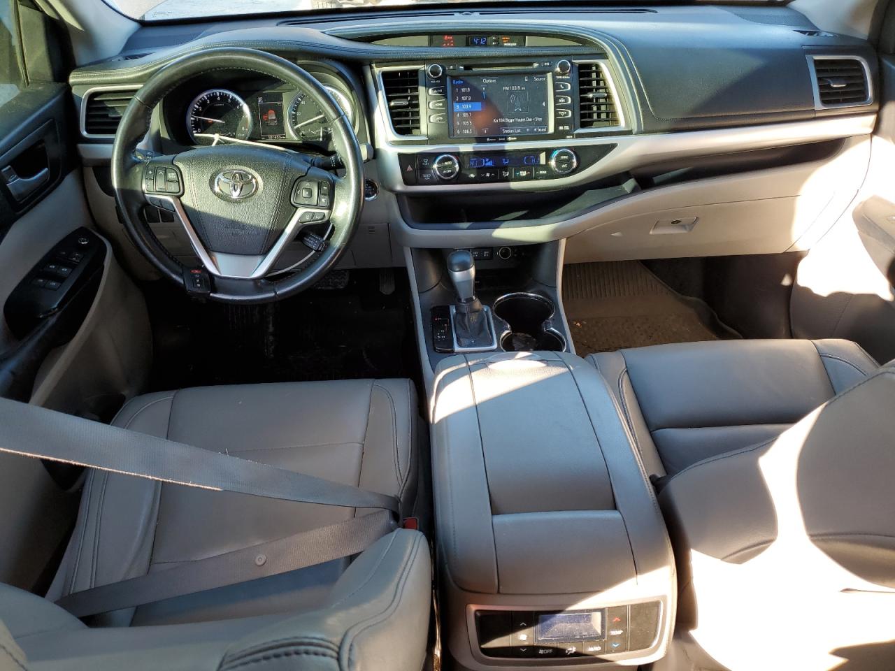 2017 Toyota Highlander - Image 8