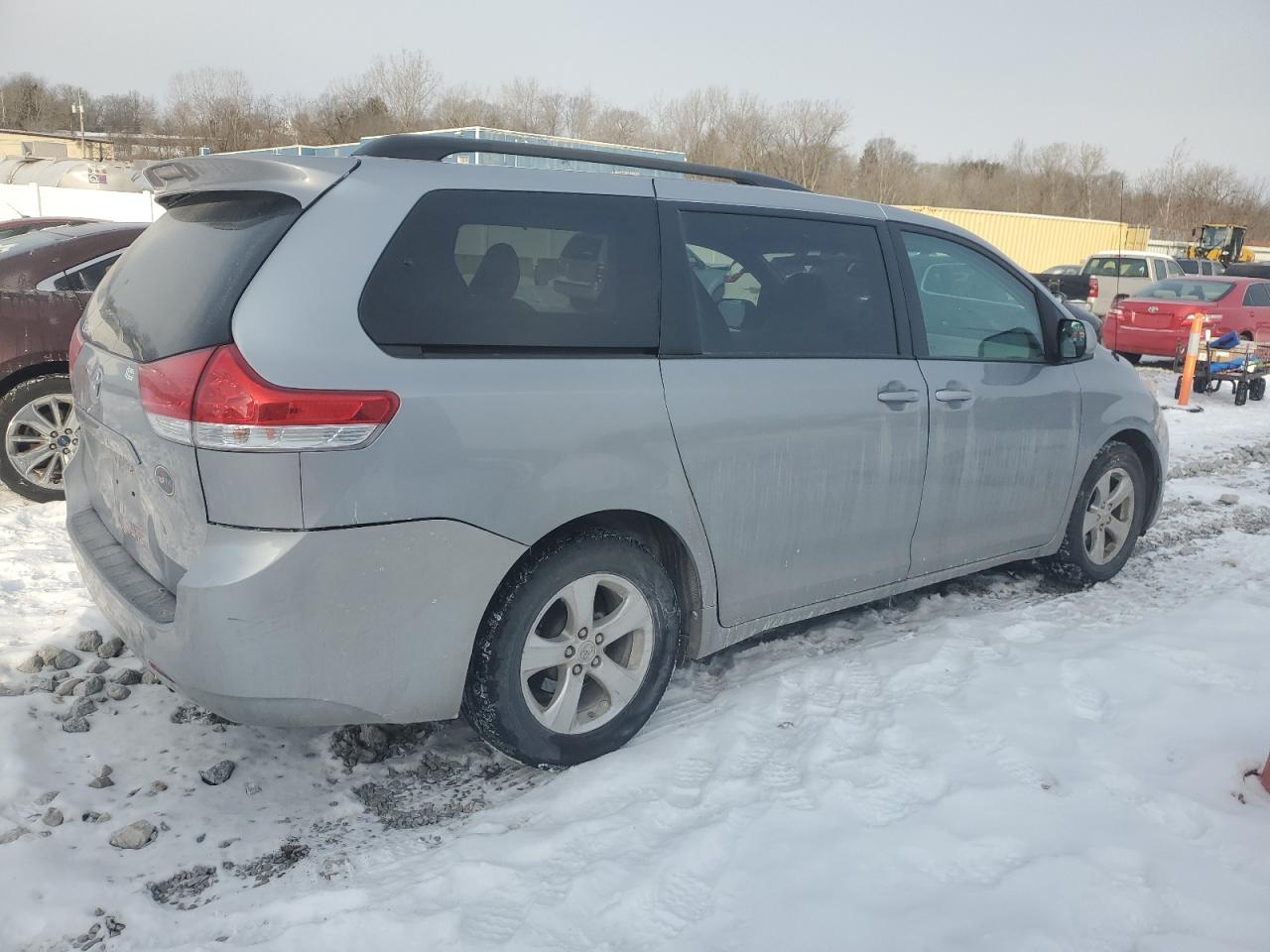 2011 Toyota Sienna - Image 3