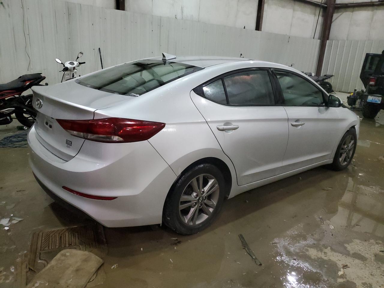 2017 Hyundai Elantra - Image 3