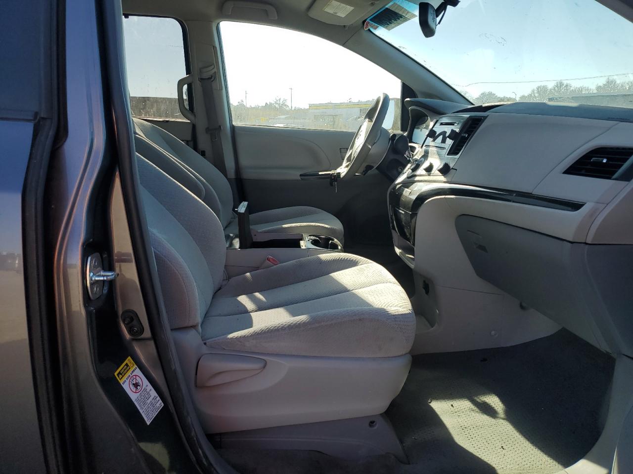 2012 Toyota Sienna - Image 7