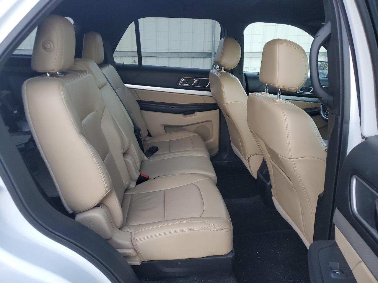 2016 Ford Explorer - Image 11