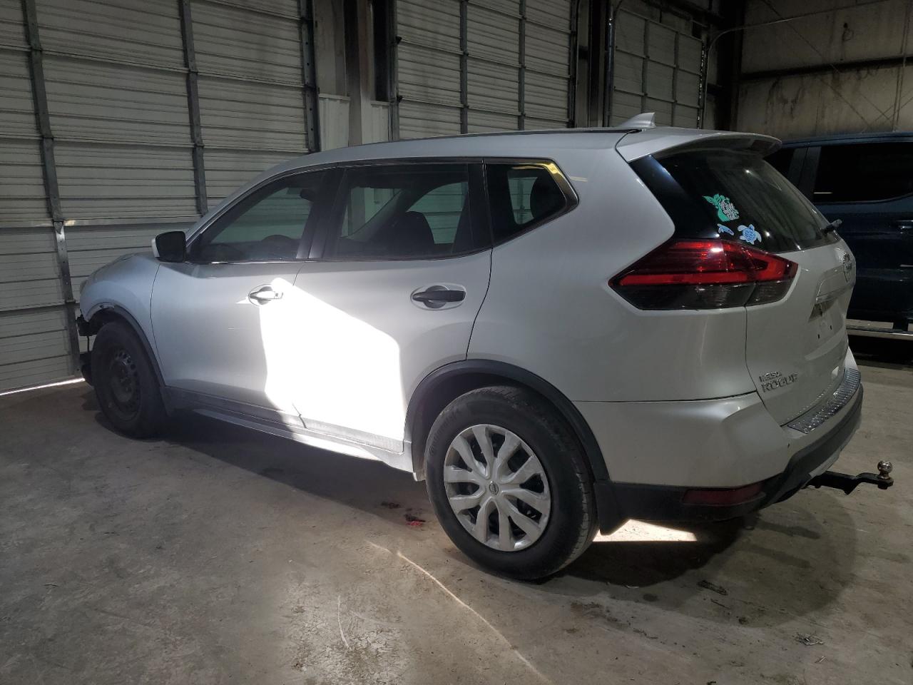 2017 Nissan Rogue - Image 2