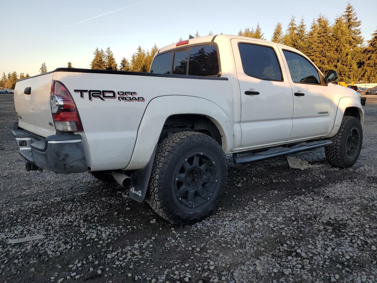 2015 Toyota Tacoma - Image 3