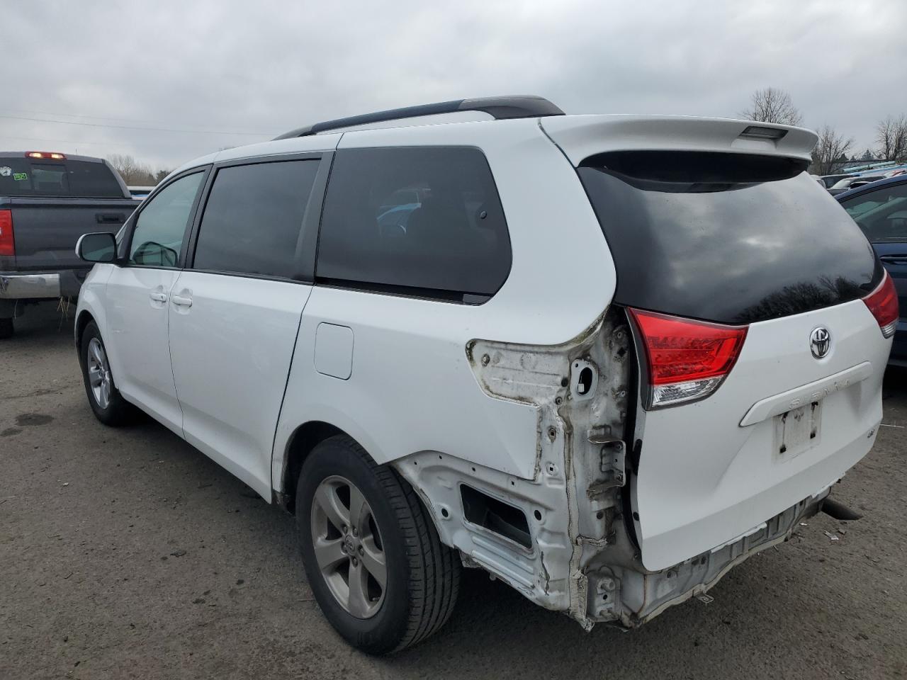 2014 Toyota Sienna - Image 2