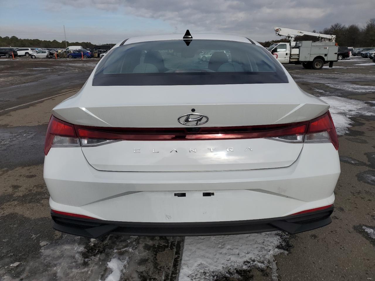 2023 Hyundai Elantra - Image 6