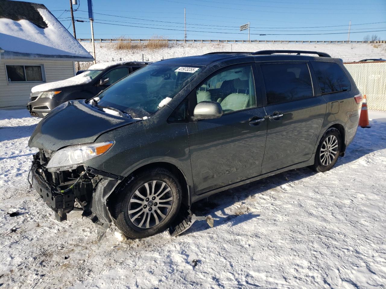 2018 Toyota Sienna - Image 1