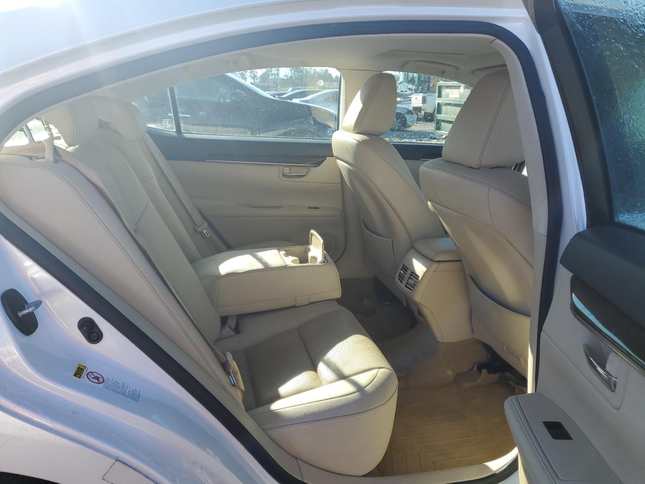 2015 Lexus ES - Image 10