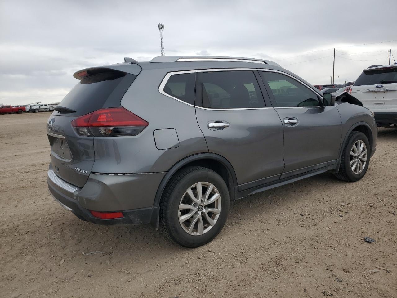2018 Nissan Rogue - Image 3