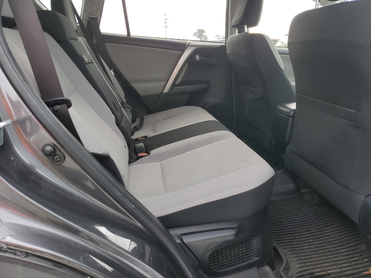 2017 Toyota RAV 4 - Image 10