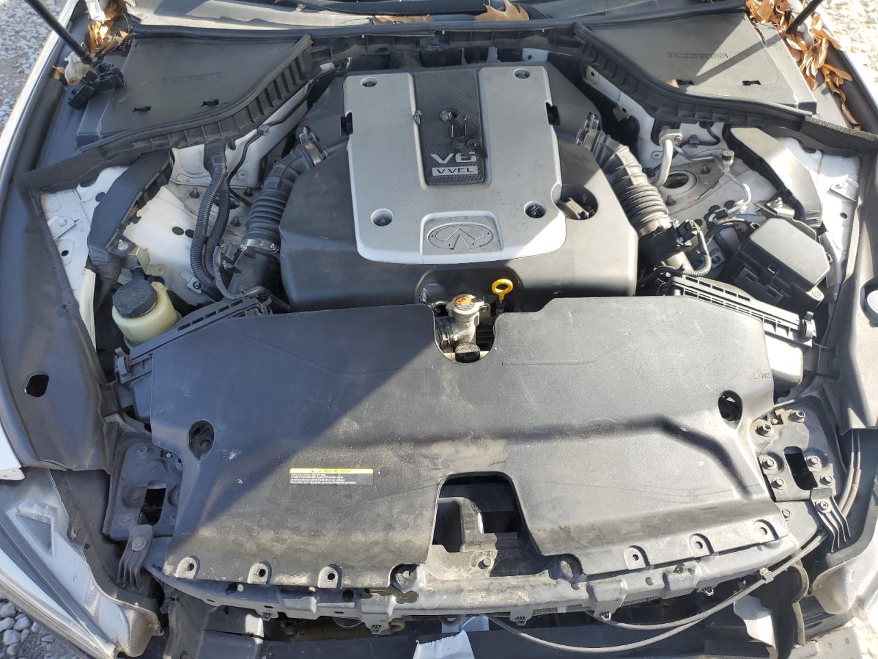 2015 Infiniti Q50 - Image 12