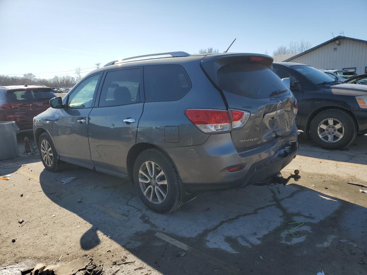2016 Nissan Pathfinder - Image 2