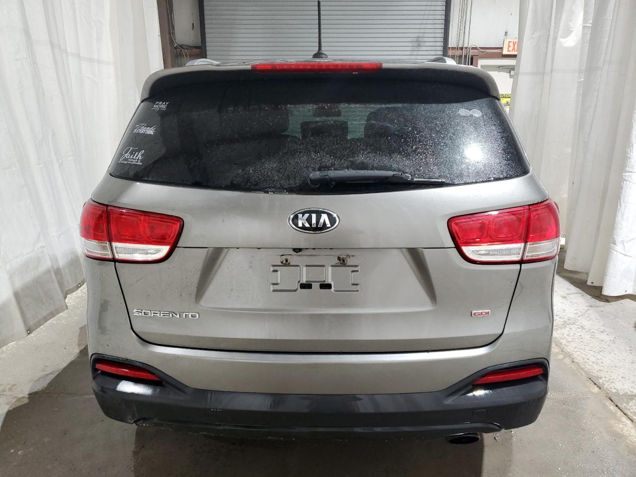 2016 Kia Sorento - Image 6