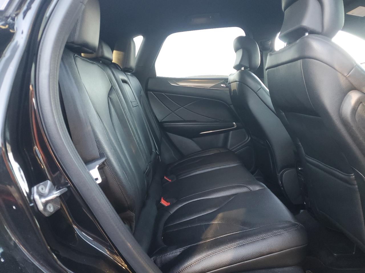 2015 Lincoln MKZ - Image 11