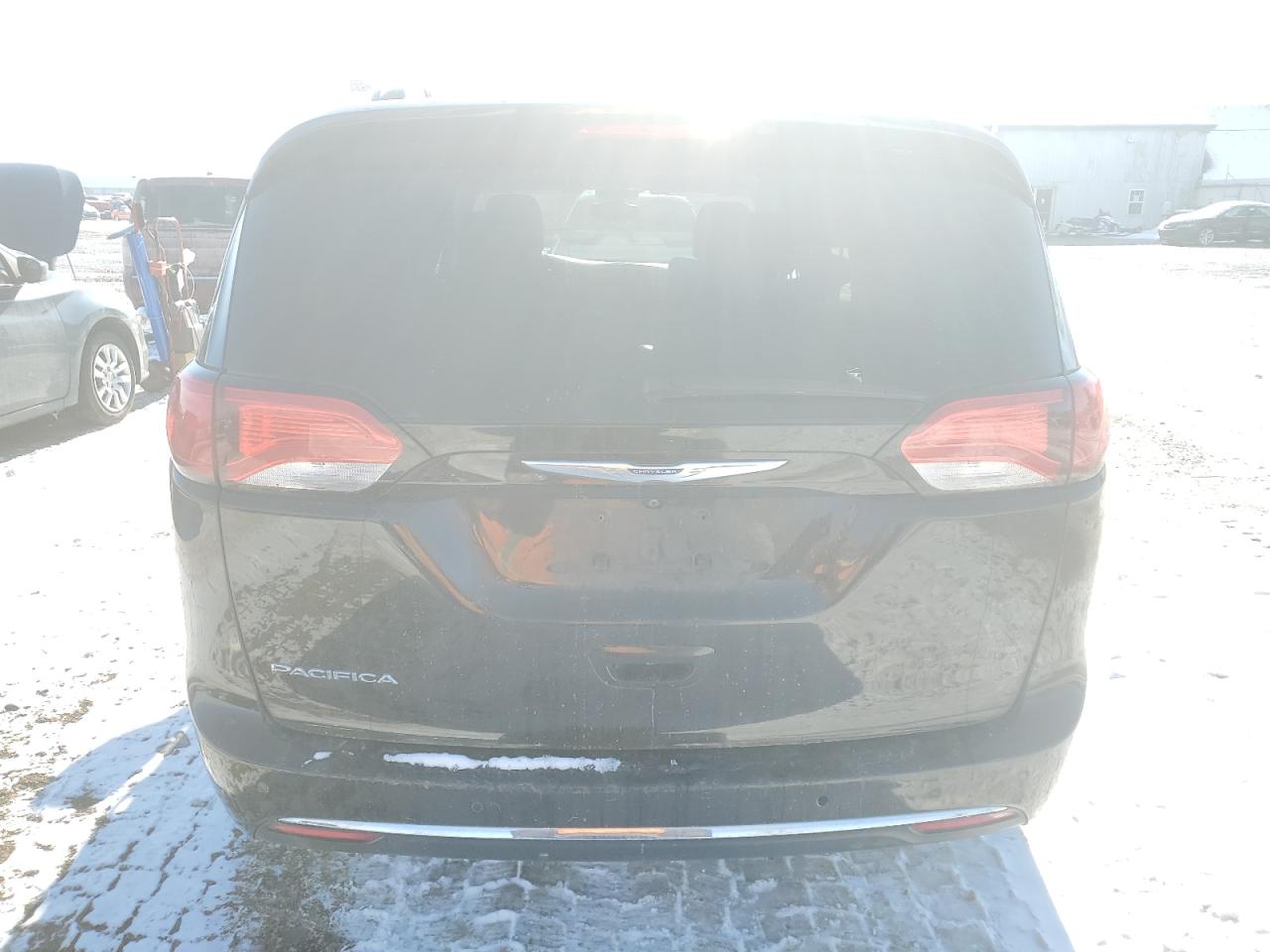 2017 Chrysler Pacifica - Image 6