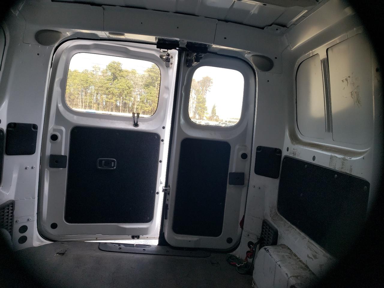 2018 Nissan NV - Image 10