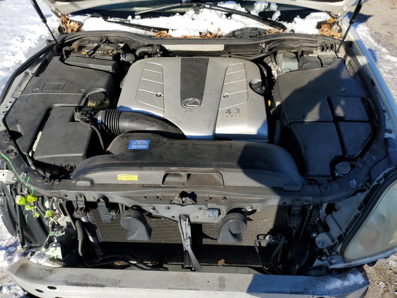 2004 Lexus LS - Image 11