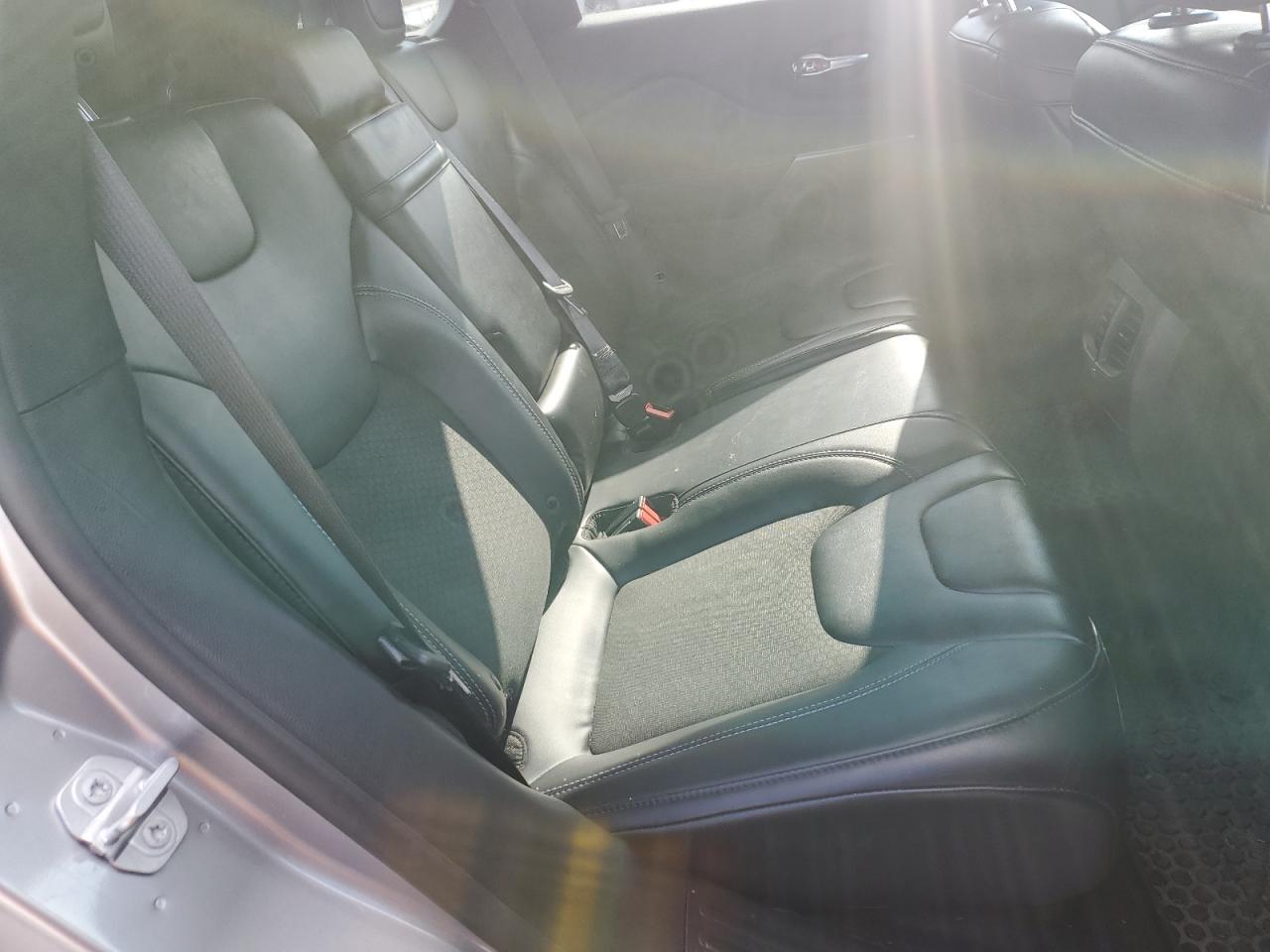 2019 Jeep Grand Cherokee - Image 10