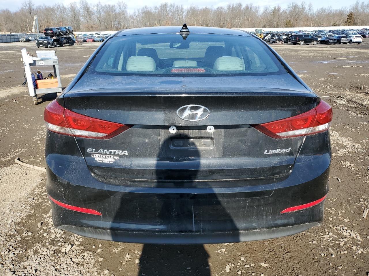 2017 Hyundai Elantra - Image 6