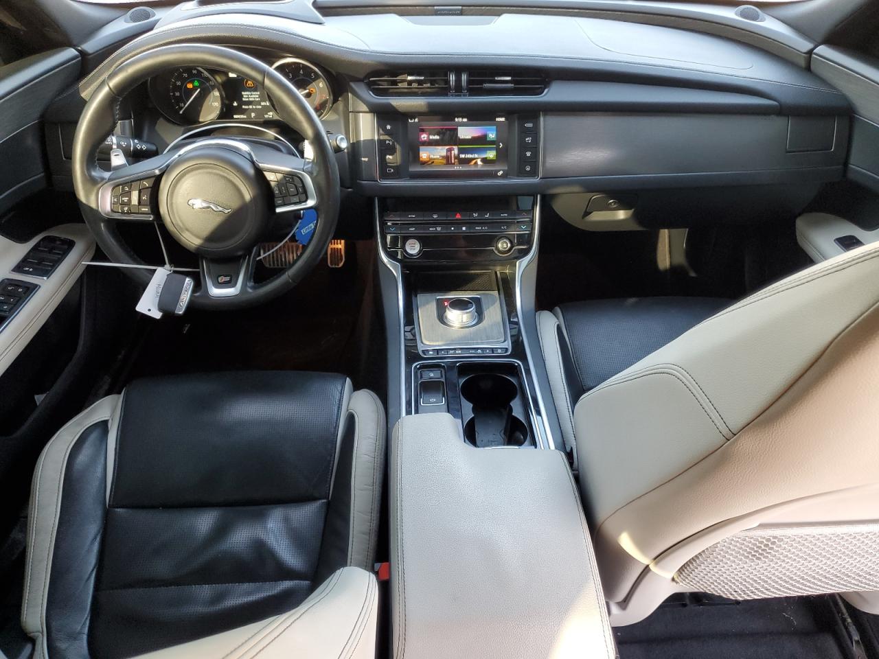 2016 Jaguar XF - Image 8