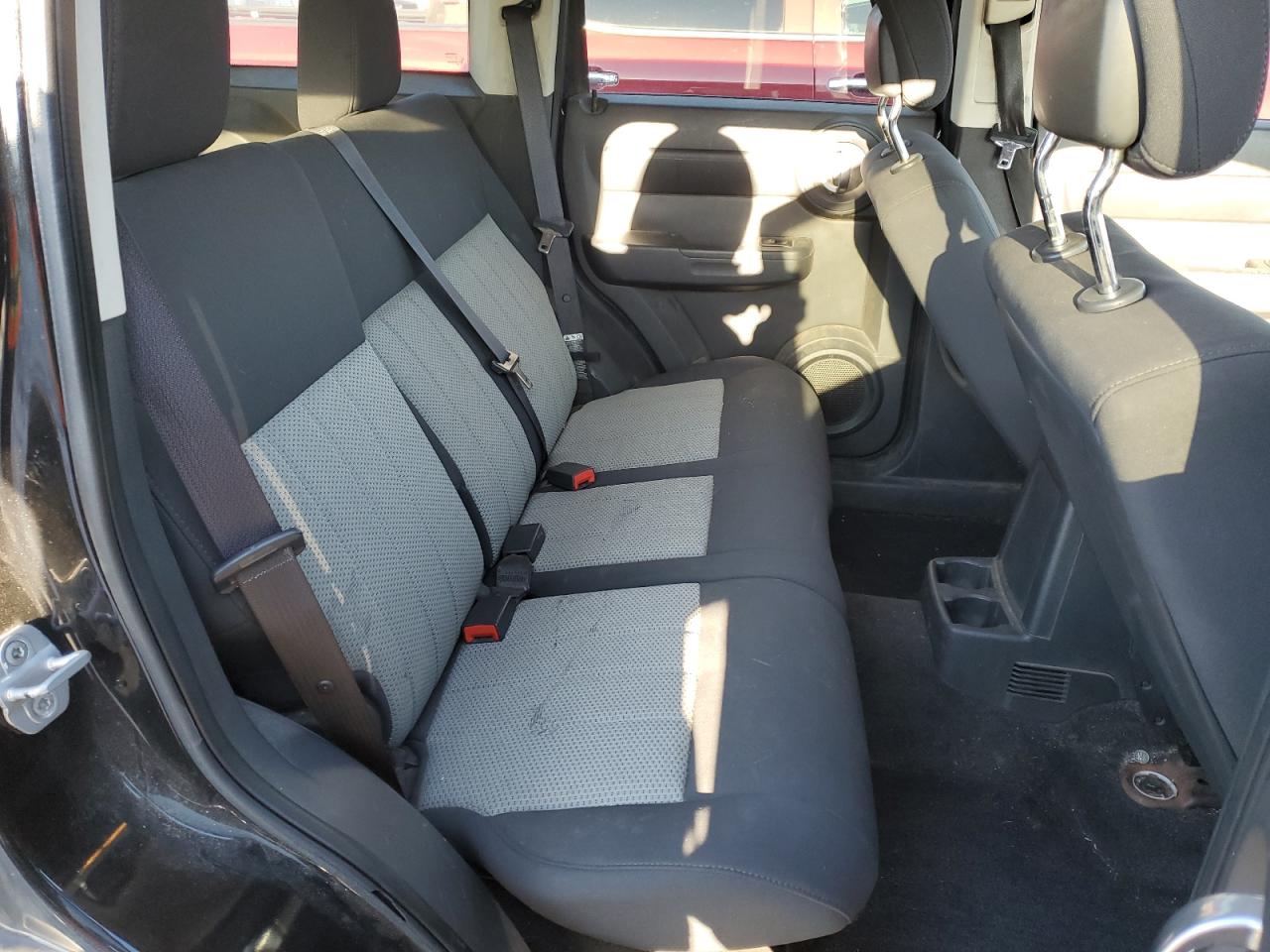 2010 Dodge Nitro - Image 12