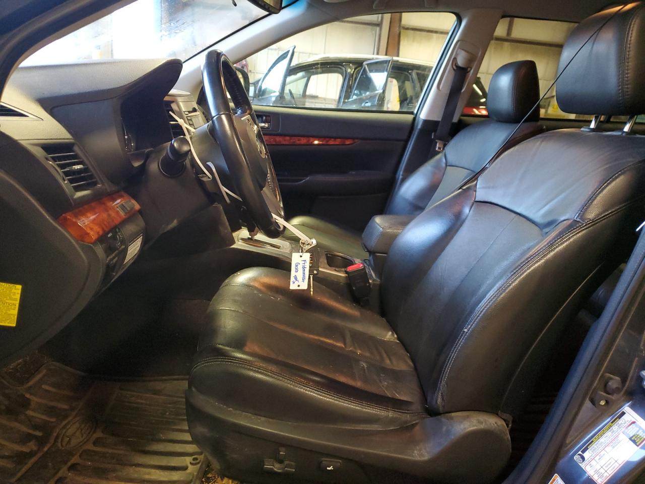 2010 Subaru Outback - Image 7